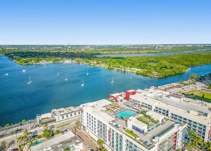 Rooftop Pool - Balcony - Hollywood Beach - Gym