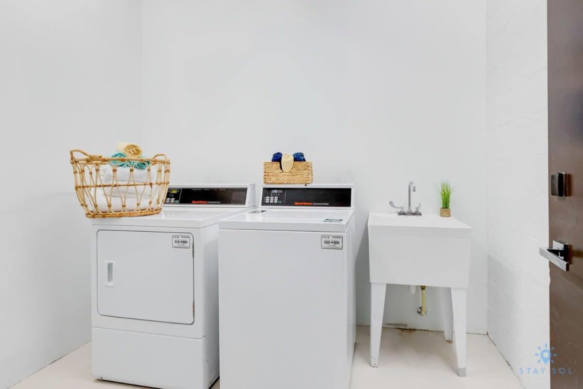 Rooftop Pool - Balcony - - Gym Apartment Hollywood