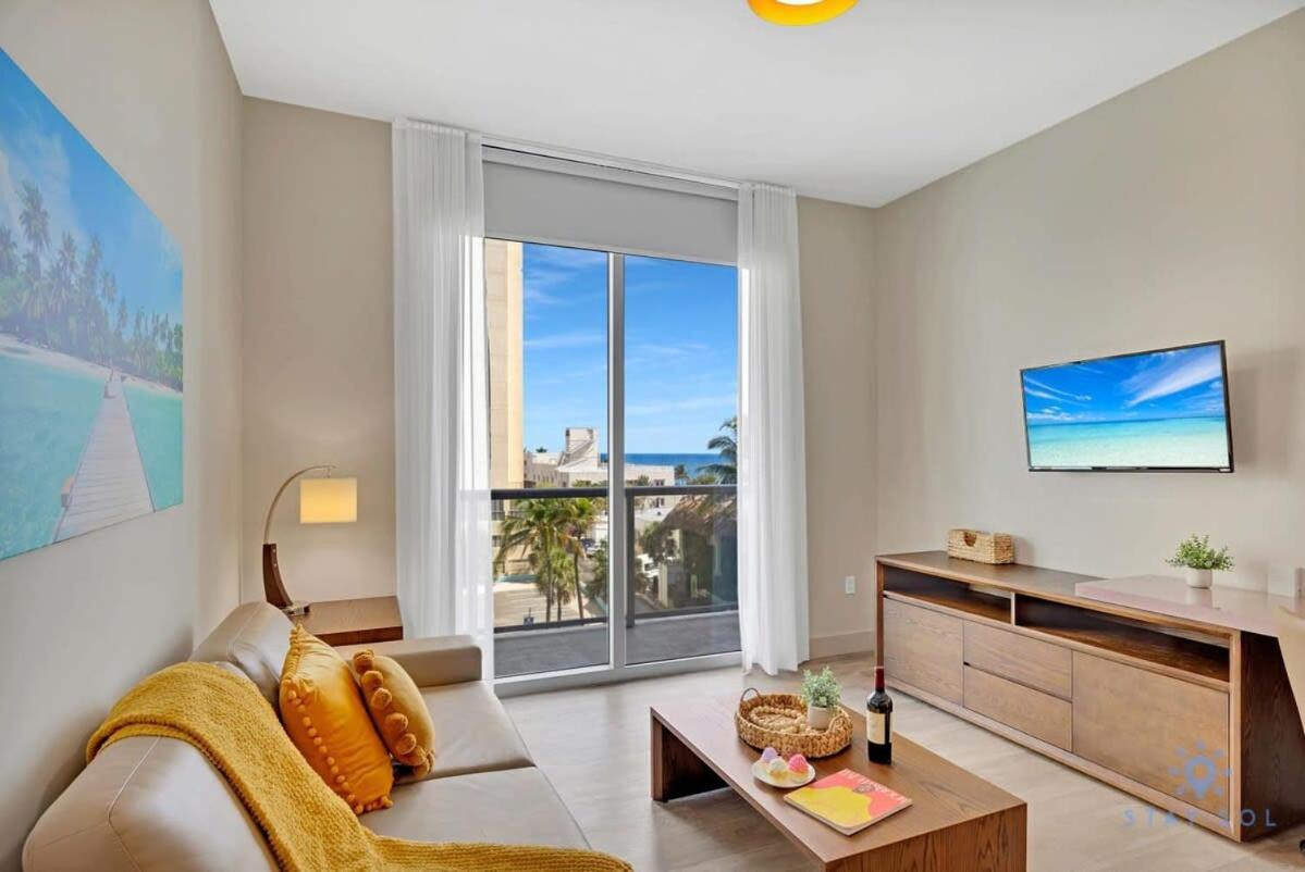 Rooftop Pool - Balcony - - Gym Apartment Hollywood