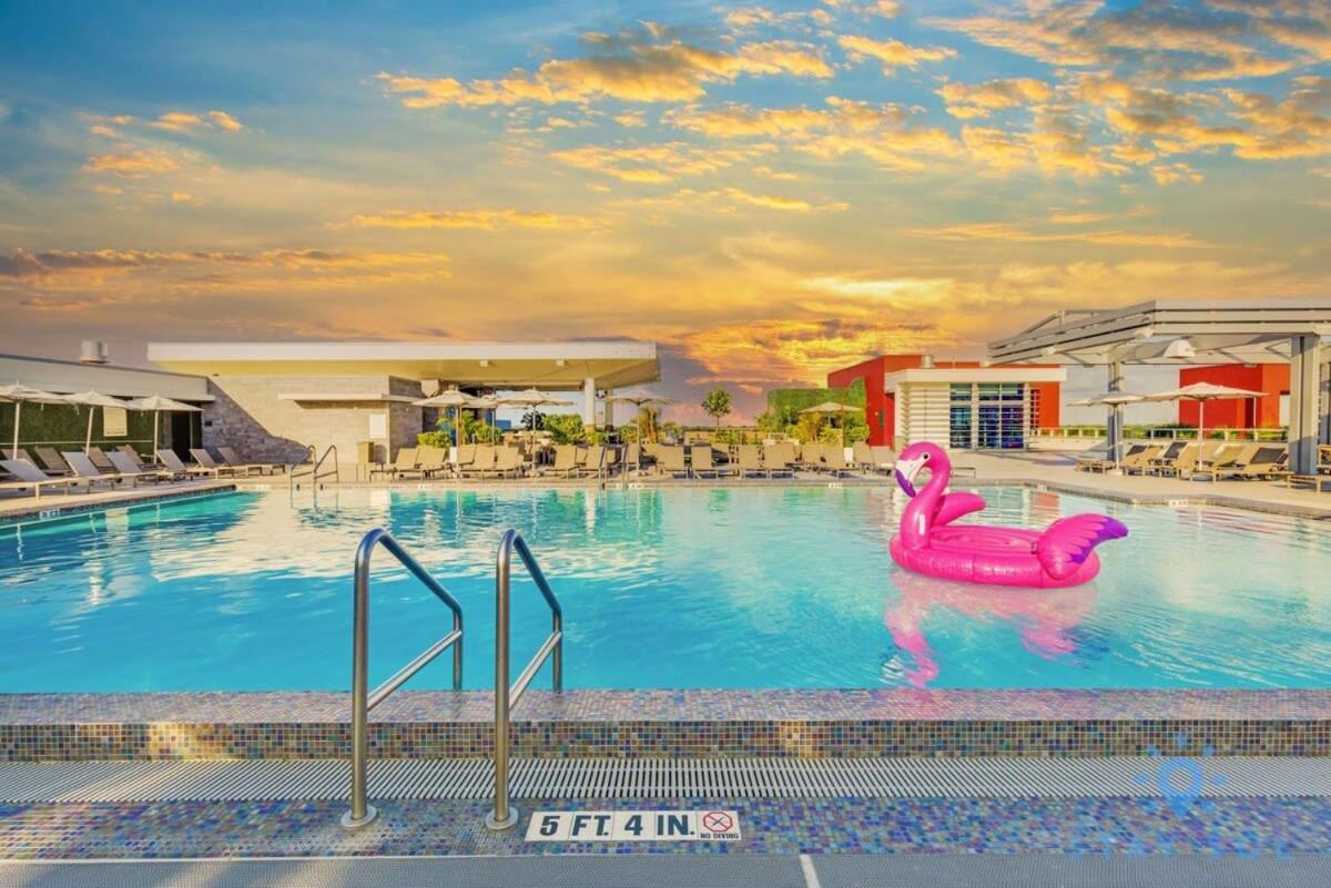Rooftop Pool - Balcony - - Gym Apartment