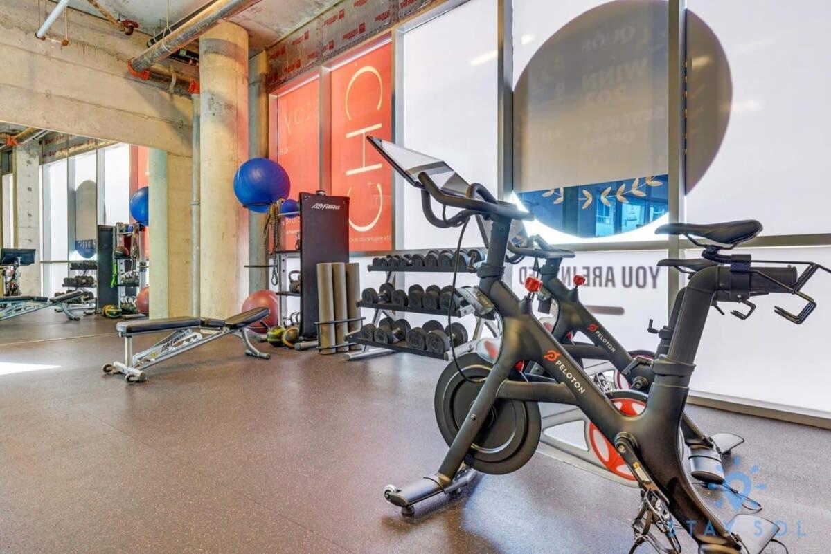 Rooftop Pool - Balcony - - Gym *